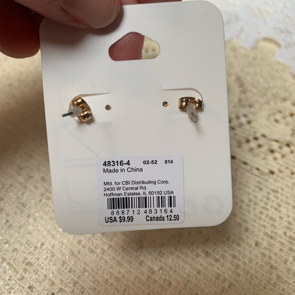 Earring women’s studded Earrings - Picture 2 of 2